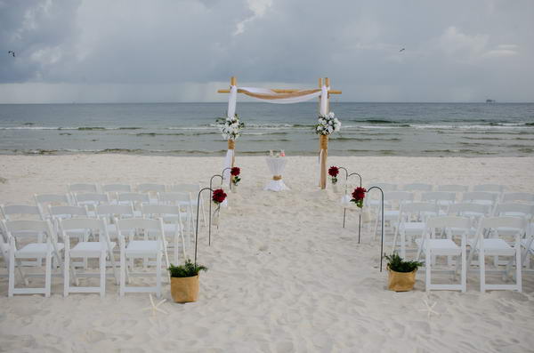 Custom-Bamboo-in-White-w-Burlap-Simple-Aisle-and-Chairs_resize
